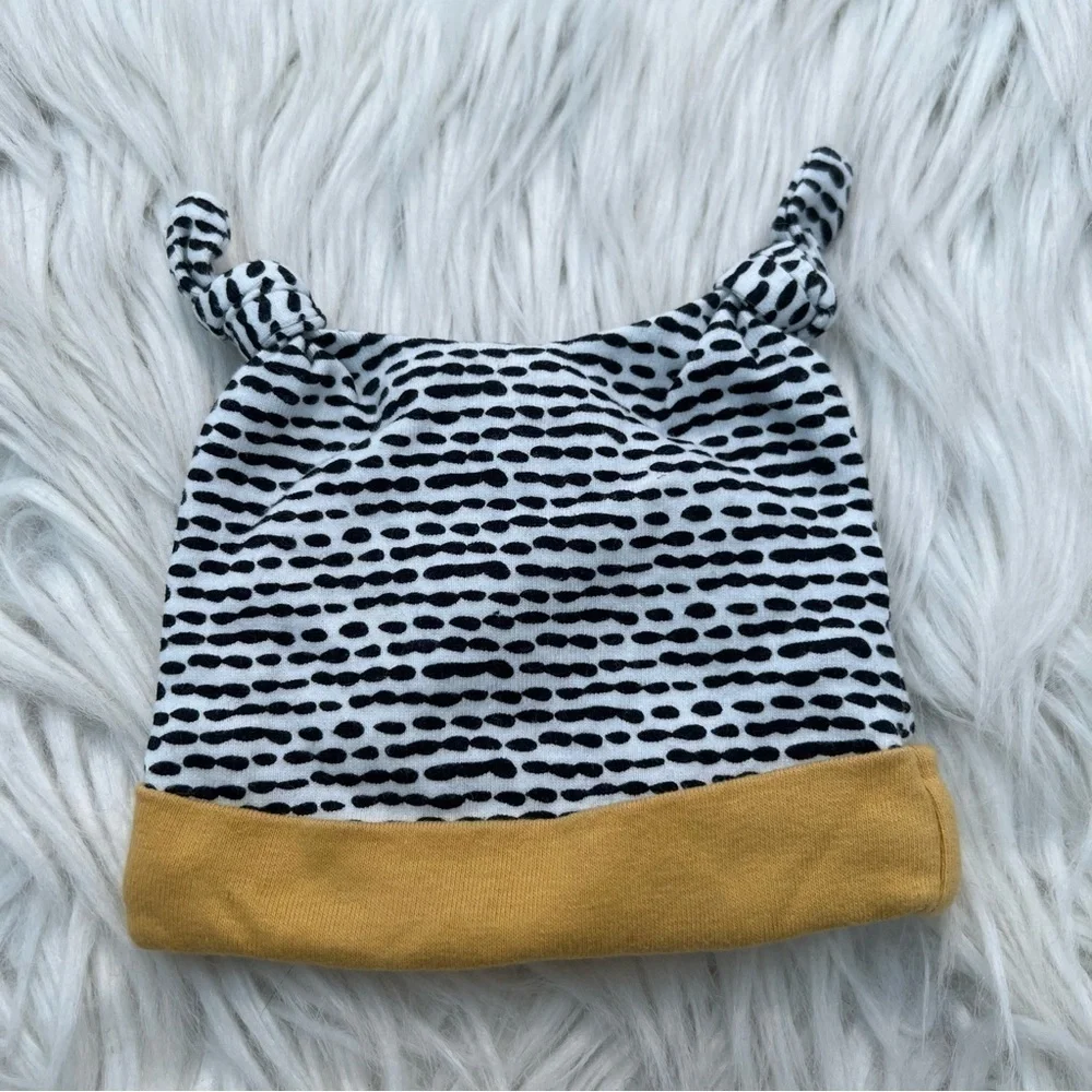 Gerber Baby Hat Newborn White Black Geometric Dots Yellow Trim Stretch Cotton